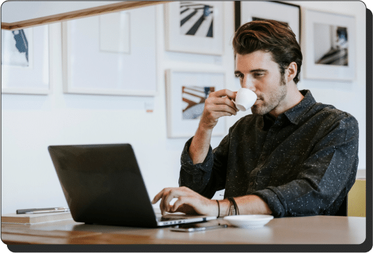 Man with a laptop drinking coffee